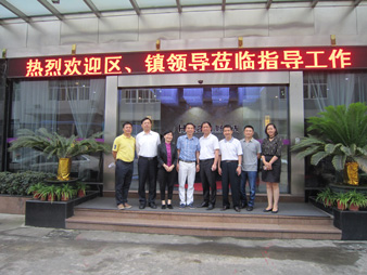 番禺区区长何汝诚赴jn江南·体育登录入口,集团考察指导